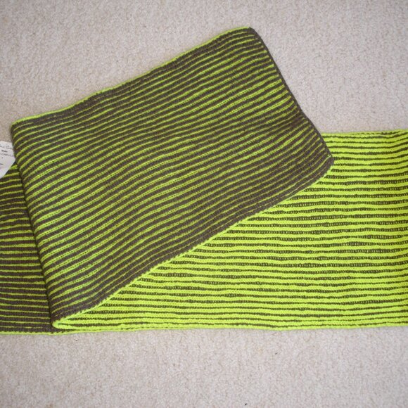 Bi-color wool scarf - Picture 2 of 8